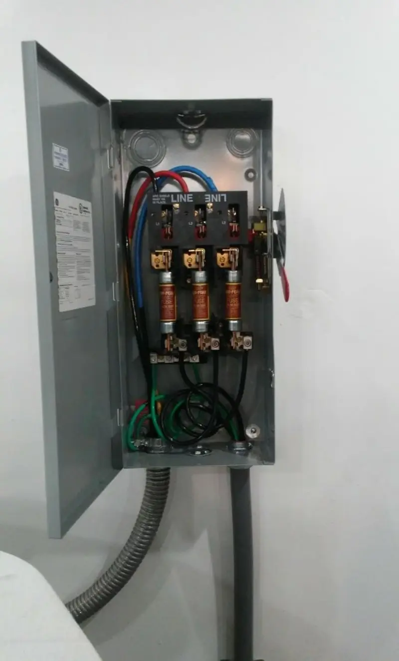 Three-phase disconnect switch installed for Smoke Detector Installation in Palestine